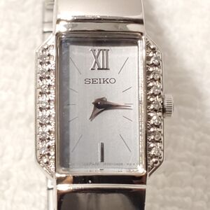 Vintage Seiko Diamonds Bezel Women's Stainless Steel Quartz Watch Roman Numeral